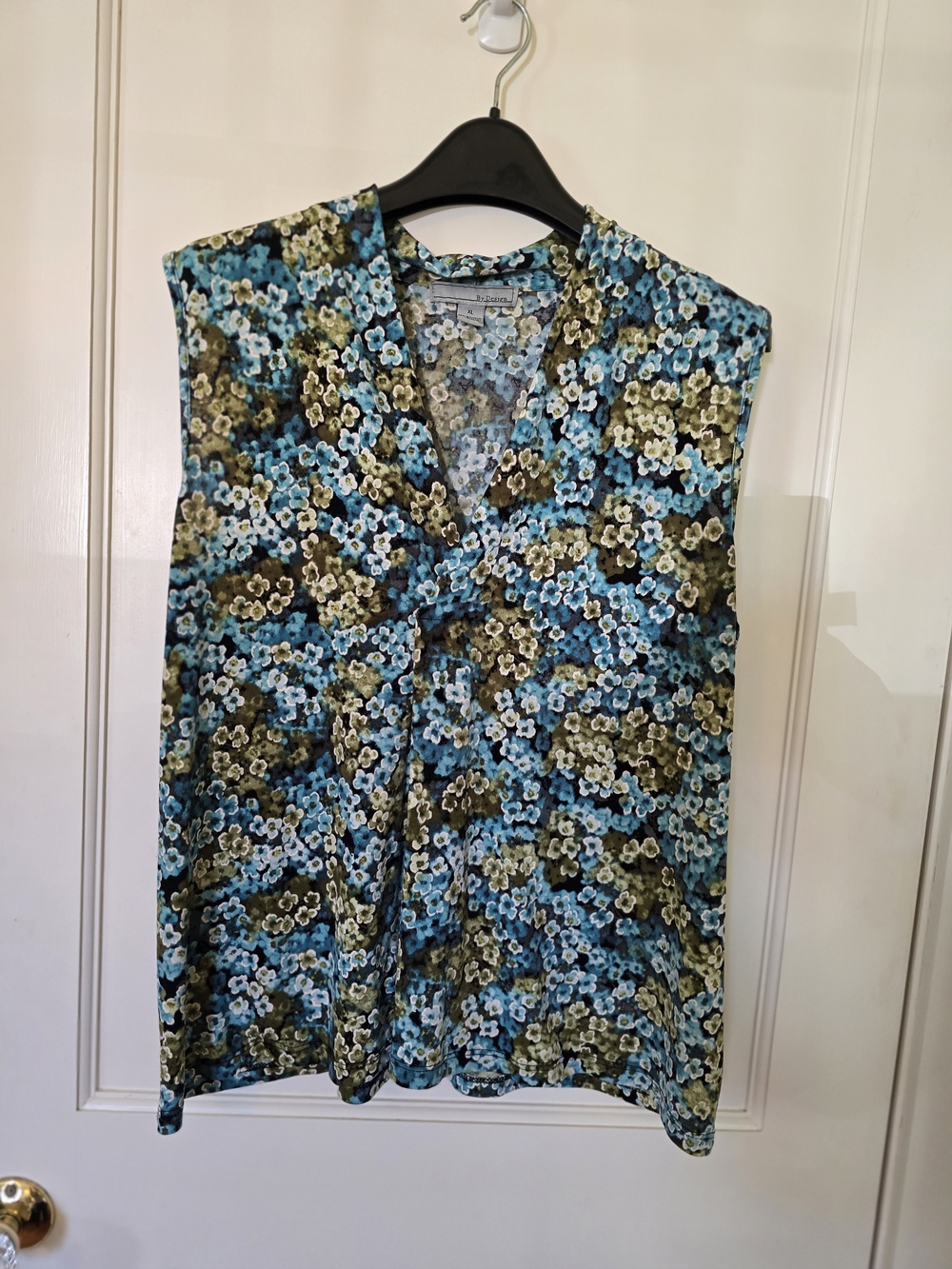 V-Neck Floral Sleeveless Camisole in Blue and Olive XL
